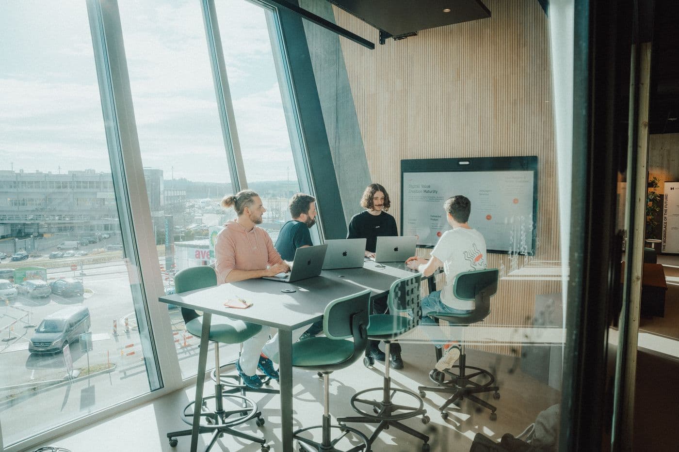 Vier formigas Mitarbeiter bei einem Meeting im Office in der Schweiz